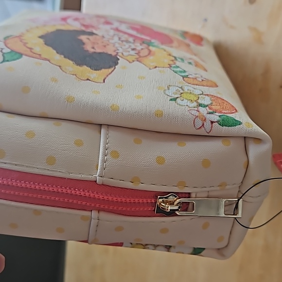STRAWBERRY SHORTCAKE COSMETIC CASE - Picture 4 of 12